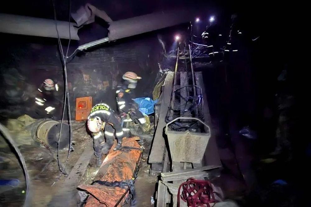 La policía de Perú llevó a cabo operaciones de rescate dentro de la mina Poderosa, de la región Pataz