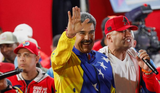 El presidente de Venezuela, Nicolás Maduro, celebra la victoria de su tercer mandato en las elecciones presidenciales, en Caracas, Venezuela.