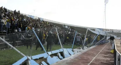 En 2011/2012 los hinchas de Peñarol derribaron el muro de la tribuna