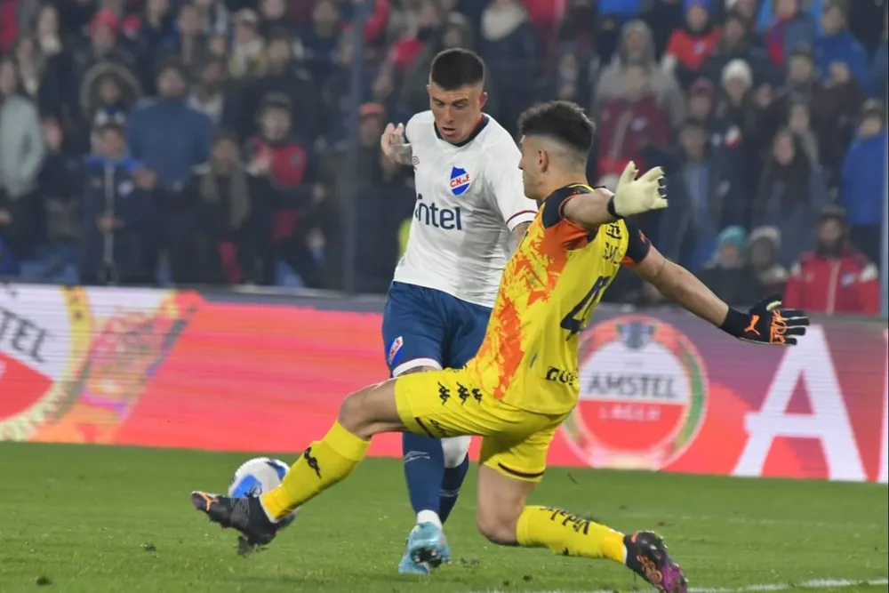 Santiago Mele frente a Nacional