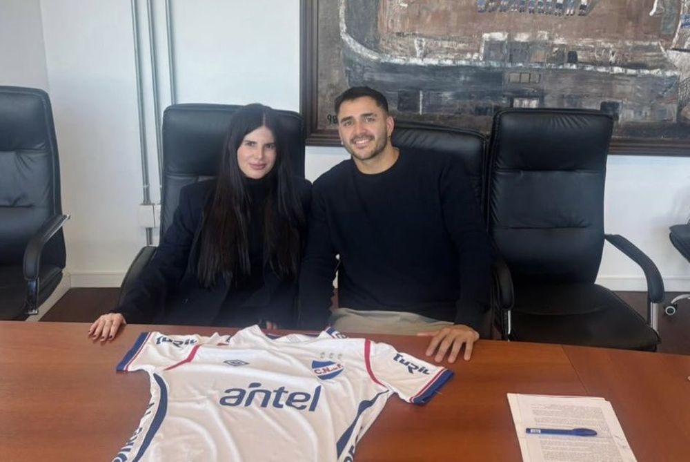 La foto de Maxi Gómez en la sede de Nacional, a la espera del anuncio oficial La foto de Maxi Gómez en la sede de Nacional, a la espera del anuncio oficial