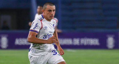 Rodrigo Martínez en su debut en Nacional