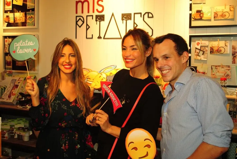 Janine Kopel, Claudia Fernández y Juan Ledoux