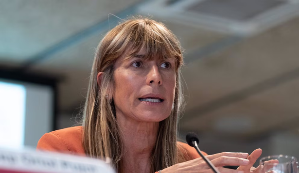 El juez imputa a Begoña Gómez dos nuevos delitos por apropiación del software de la Complutense y la cita a declarar