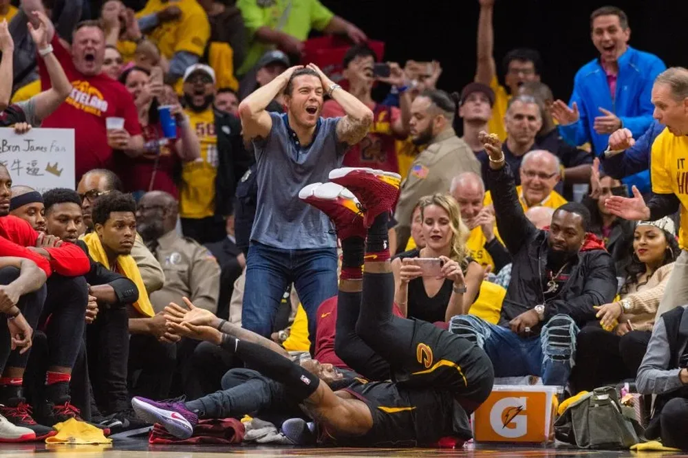 Así quedó LeBron tras otro punto mágico en el 4-0 ante Toronto