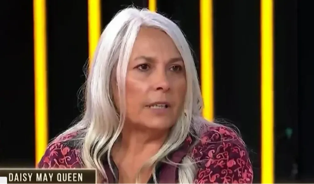 “Mis padres me compraron”, confesó la conductora radial Daisy May Queen desde la India