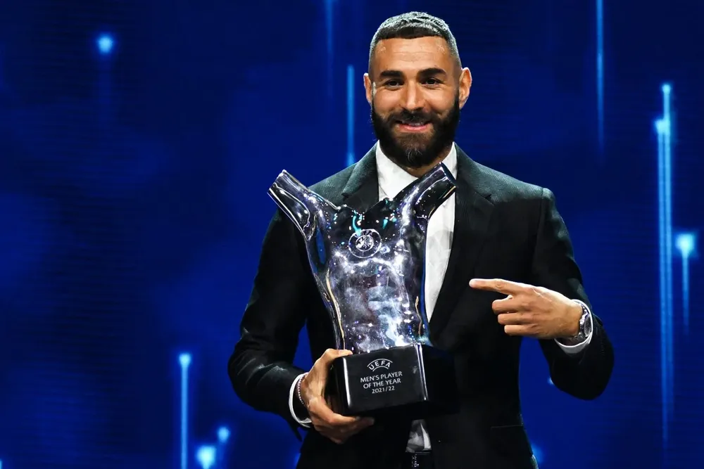 Karim Benzema con su premio