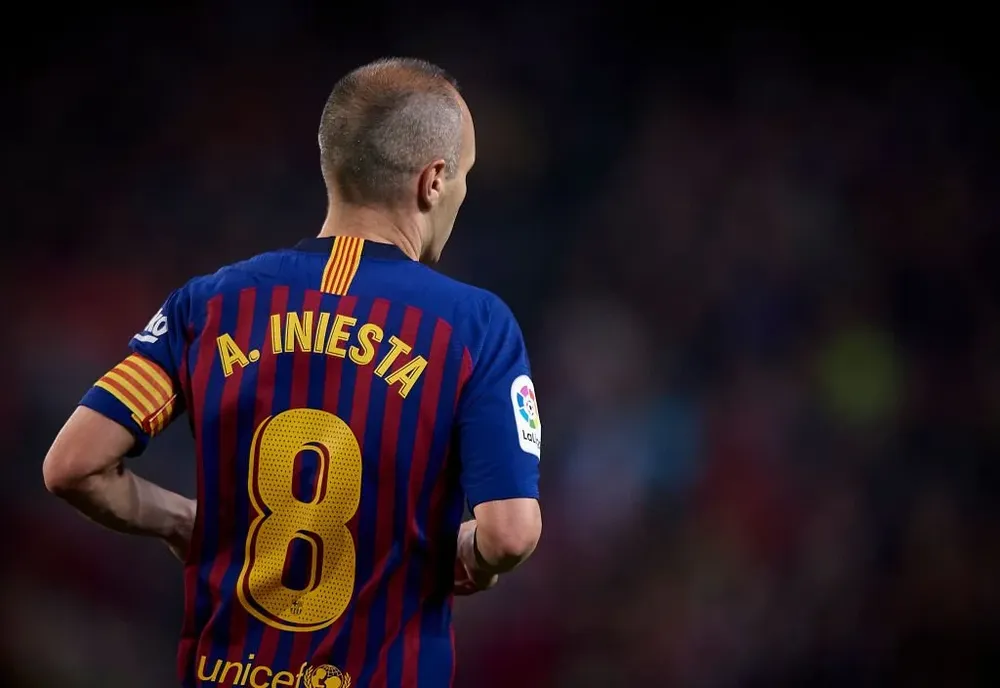 La salida de Andrés Iniesta del Barcelona dejó a Lionel Messi como el último sobreviviente de la época más gloriosa del conjunto catalán. La salida de Andrés Iniesta del Barcelona dejó a Lionel Messi como el último sobreviviente de la época más gloriosa del conjunto catalán.