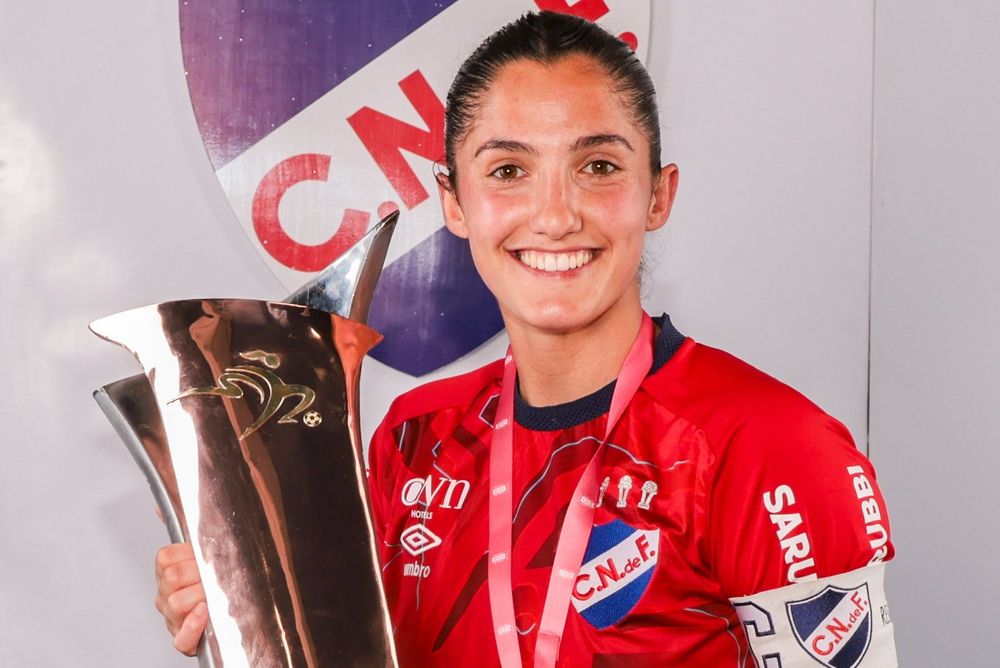 Josefina Villanueva, de Nacional, ganó el premio a mejor golera del 2025