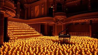 Los Conciertos Candlelight son una experiencia sensorial inmersiva que combina la música con la luz de las velas en un ambiente íntimo.