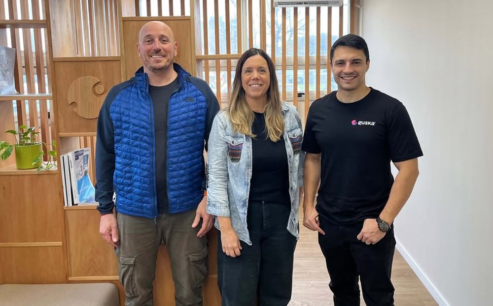 Gonzalo Moratorio, Pilar Moreno y Nicolás Tambucho. Guska