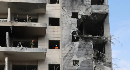 Un edficiio destruido en Tel Aviv por misiles iraníes.