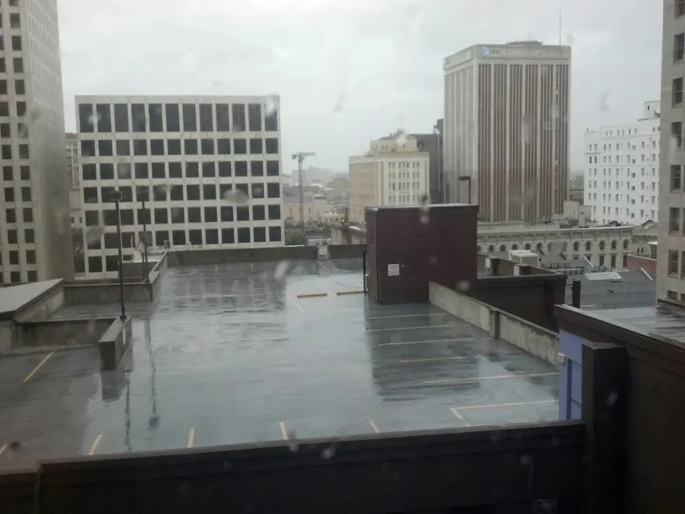 Vista desde la habitación del hotel donde está refugiada la ciudadana uruguaya