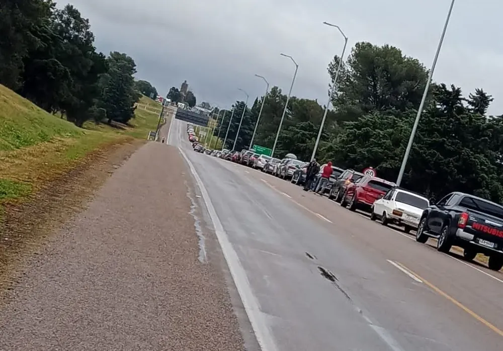 Caminera informó que hubo una fila de 500 metros de vehículos, producto de la detención de trámites