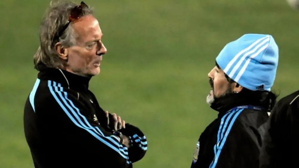 Signorini junto a Maradona en Sudáfrica 2010