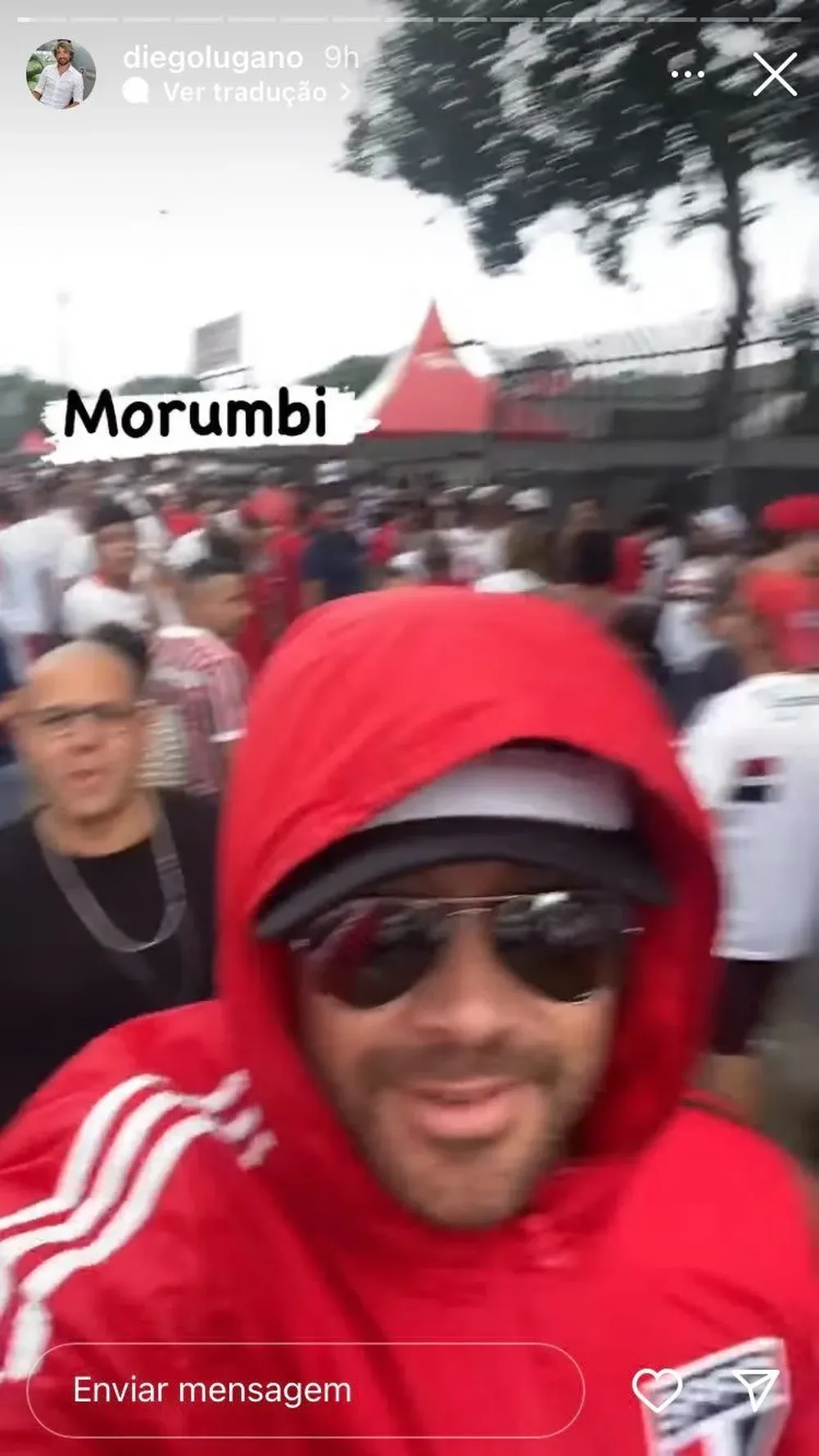 Diego Lugano disfrazdo como hincha de Sao Paulo para llegar caminando al Morumbí