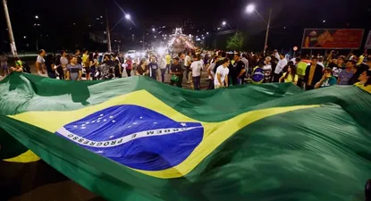 Lula pasó su primera noche de prisión rodeado de las fuerzas de seguridad