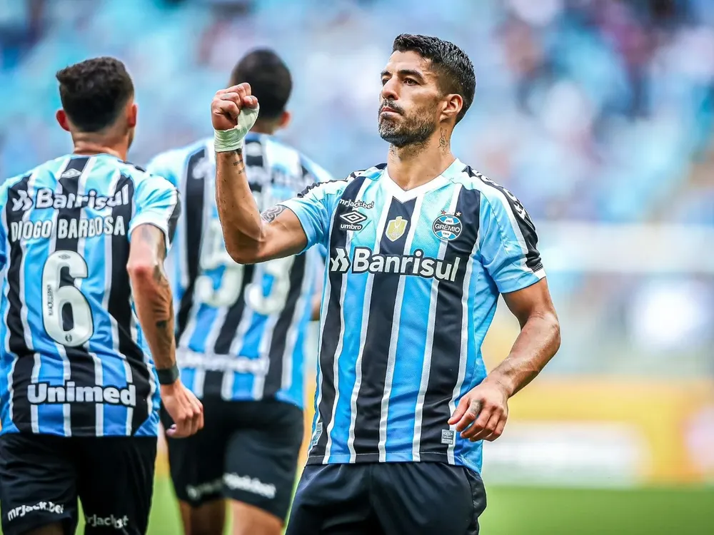 Luis Suárez celebra uno de sus dos goles con Gremio este sábado por el Torneo Gaúcho