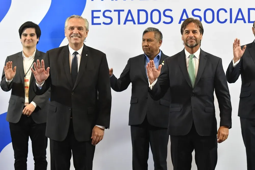 Luis Lacalle Pou y Alberto Fernández en la cumbre del Mercosur