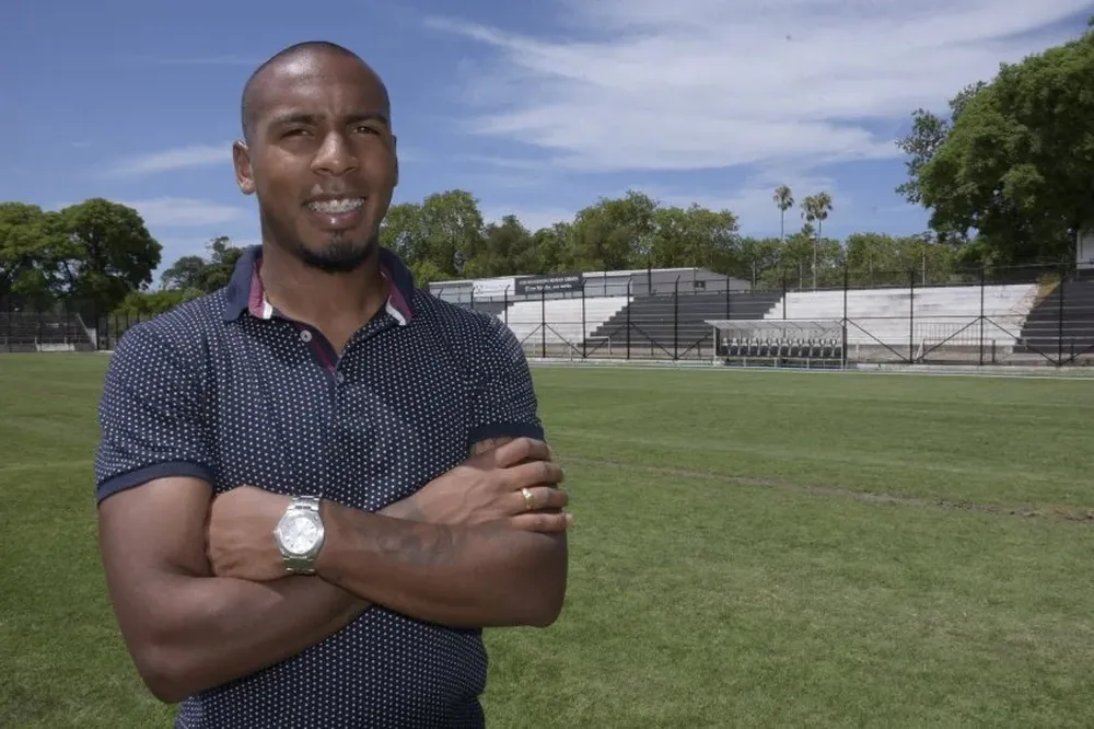 Santiago Martínez, mejor volante de marca de fútbol x 100, en el Parque Viera.