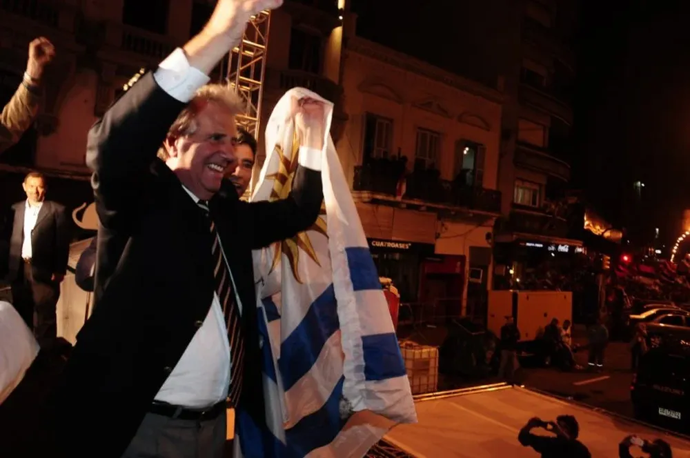 Festejos del Frente Amplio, FA, después de conocidos los resultados del balotaje