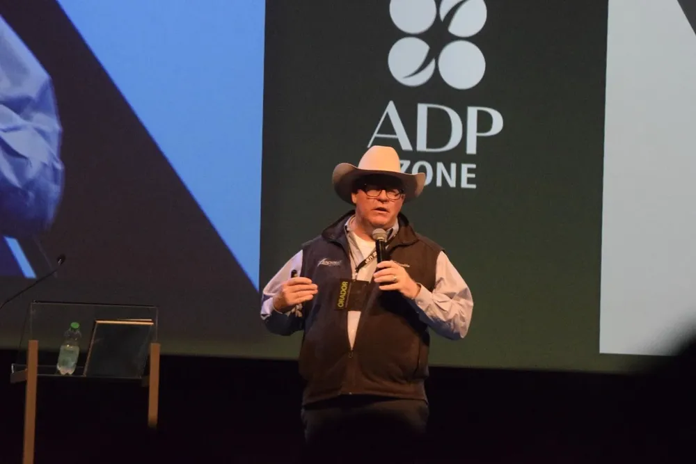 Lee Leachman durante su presentación en ADP Zone.