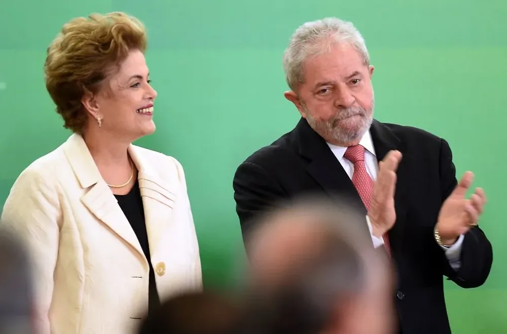 Lula da Silva y Dilma Rousseff en la ceremonia de juramento como jefe de ministros, en Brasilia