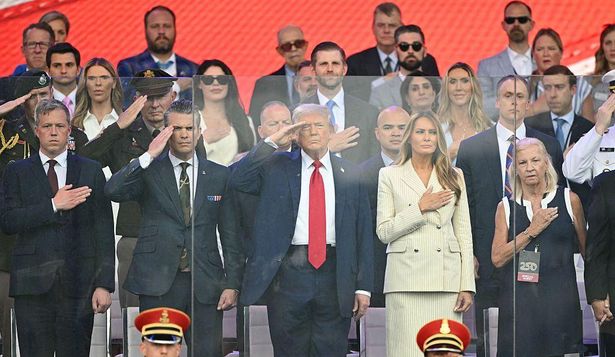 Las impresionantes imágenes del desfile militar de Trump y de las protestas en su contra más grandes desde que volvió al poder