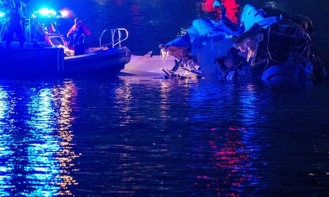 Salen a la luz audios minutos antes del accidente en Washington.