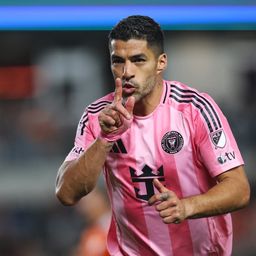 Festejo de Luis Suárez en su gol ante Houston Dynamo