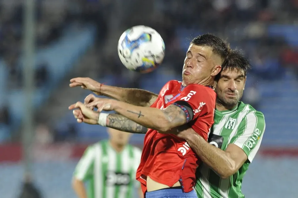 El Colo Ramírez y Gastón Bueno, en Nacional vs Racing por el Intermedio
