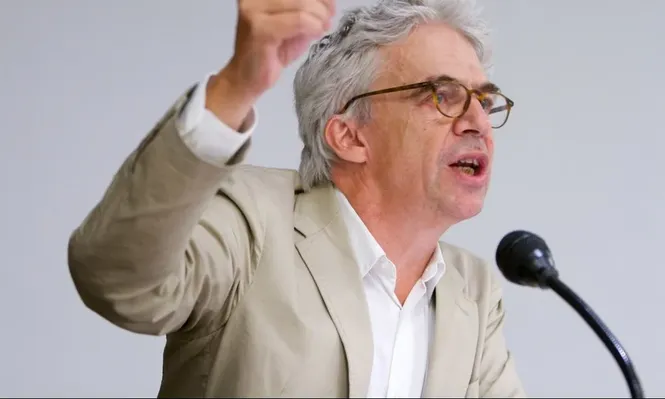 William Bourdon es un abogado francés, fundador y director de la asociación de defensa ambiental Sherpa.