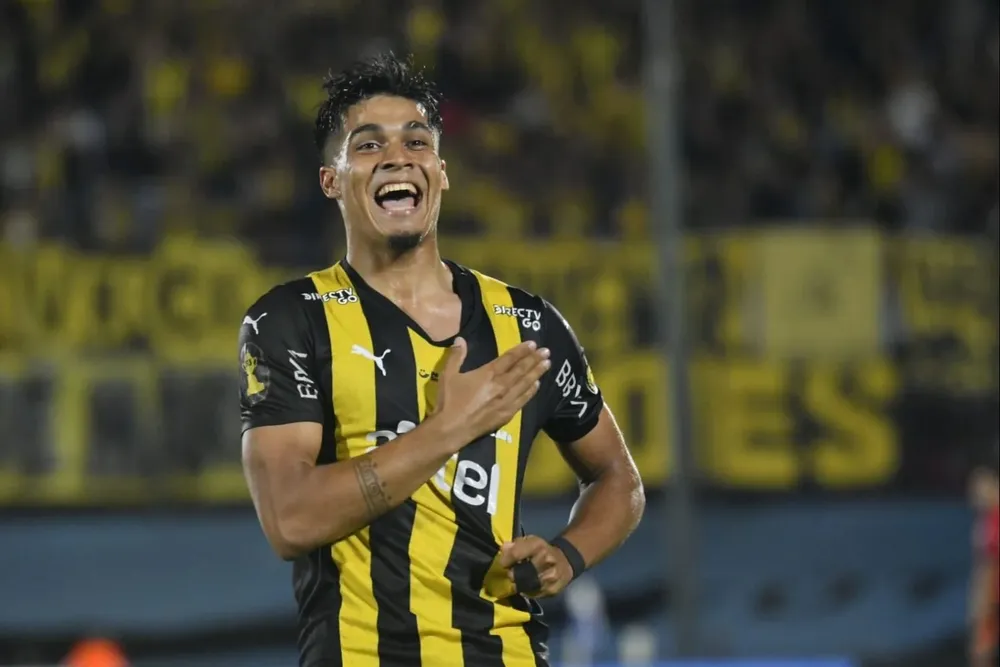 Matías Arezo, goleador de Peñarol