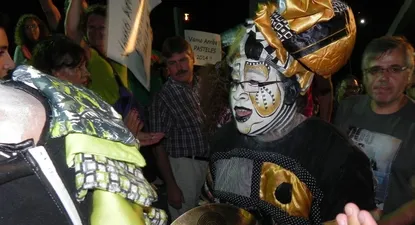 El Observador | La lluvia tiene a maltraer a los carnavaleros