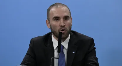 El año pasado decían lo mismo, dijimos ´no´, y no pasó. Ahora decimos lo mismo: no va a haber devaluación, aseguró el titular del Palacio de Hacienda de la vecina orilla. 