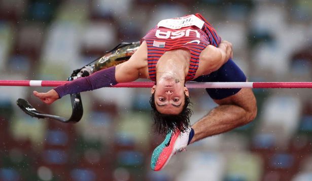 Ezra Frech de EE.UU. tiene el récord mundial en salto alto en T63 con 1,95 metros.