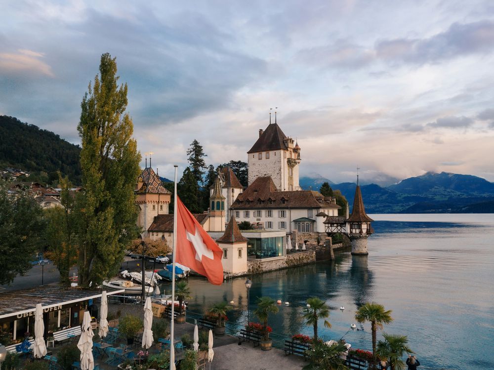 Emigrar a Suiza puede mejorar tu calidad de vida con sus altos salarios y estabilidad económica. &nbsp;