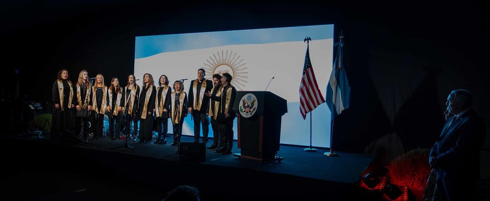 Al comienzo del festejo, un coro entonó las estrofas del himno nacional argentino