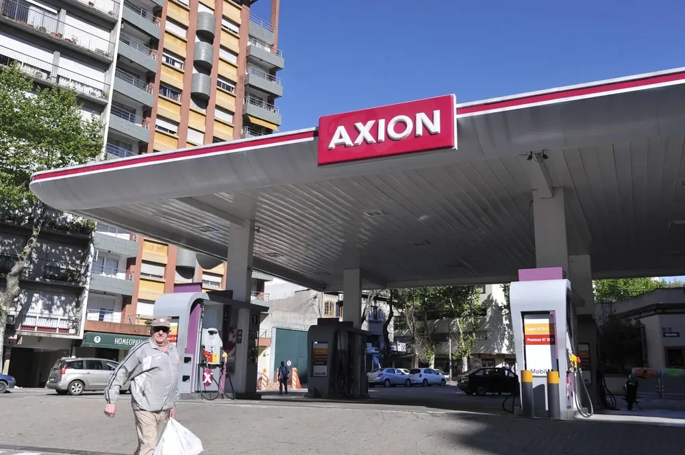 Estación del sello Axion en Montevideo.