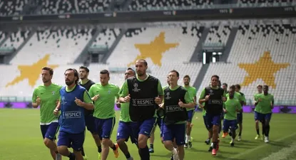 Chiellini y Pirlo al frente del entrenamiento de Juventus