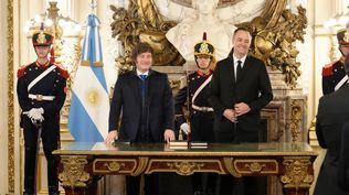 Javier Milei y Manuel Adorni, en el ojo de la tormenta por $LIBRA y las malas decisiones.