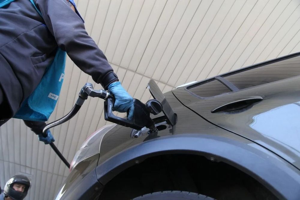 El Gobierno oficializó la postergación del aumento en el impuesto a los combustibles para el último trimestre el año