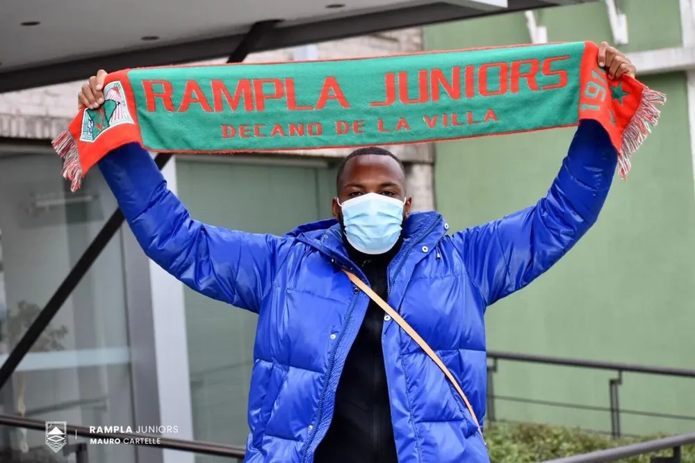 Uade con la bufanda de Rampla