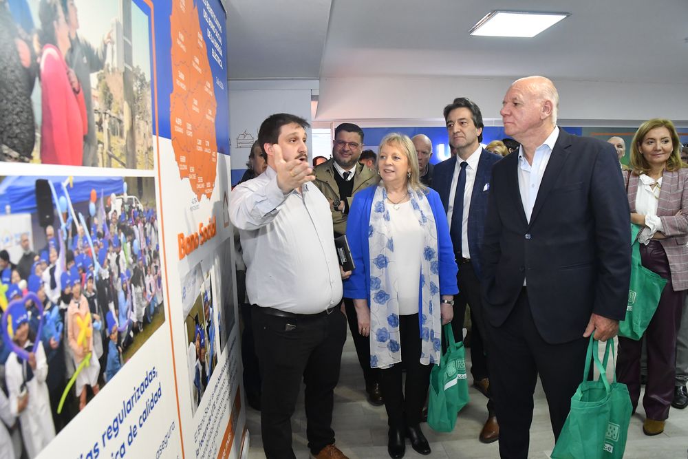 Recorrida por el stand de la UTE, en el d&iacute;a de su estreno oficial en la Expo Rural Prado.