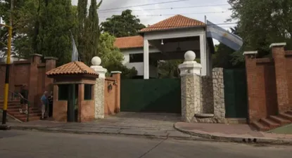 La entrada de la Quinta presidencial de Olivos, sobre la calle Villate, testigo de las presuntas golpizas de Alberto Fernández contra Fabiola Yáñez&nbsp;