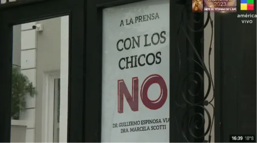 El particular cartel que colgó Lotocki