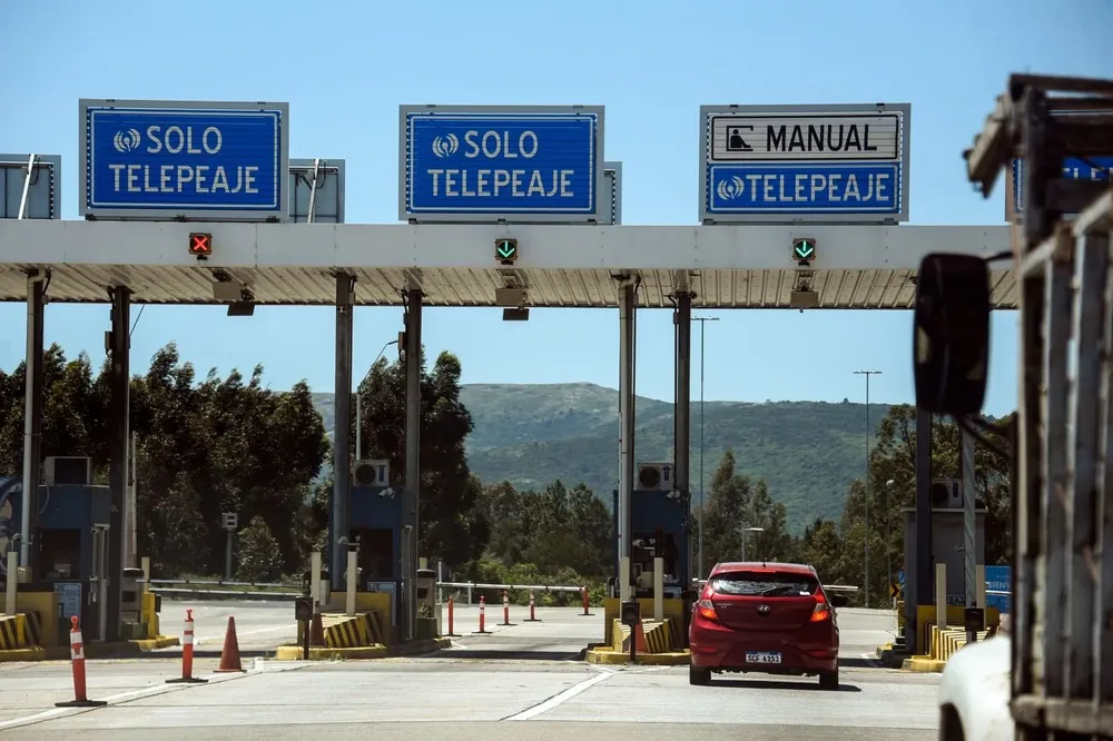 El precio del peaje se aumenta cada seis meses, una de esas veces se da a fin de año
