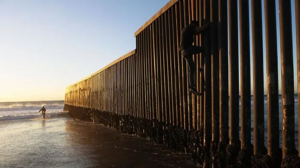 El obstáculo es mayor: el muro fronterizo de EEUU es ahora más alto y tiene más vigilancia