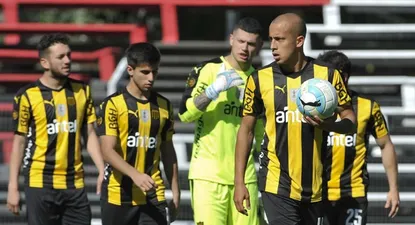 Como la de Guruceaga, pero de mangas cortas, será la camiseta de Peñarol