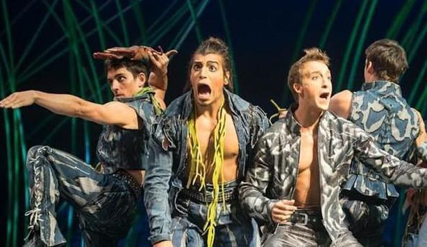 Julián Moreno (centro), protagonista del show Amaluna del Cirque du Soleil.